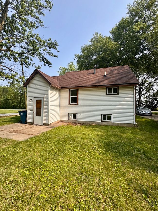 1202 E Water St, House other with 1 bedrooms, 1 bathrooms and 4 parking in Pontiac IL | Image 5