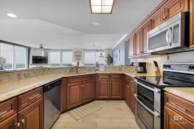 Kitchen | Image 8
