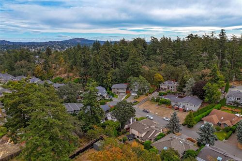 3847 Cardie Crt, Saanich, BC, V8Z7G8 | Card Image