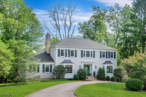 5 Oechsner Ct, Berkeley Heights, NJ, 07922-1731 | Card Image