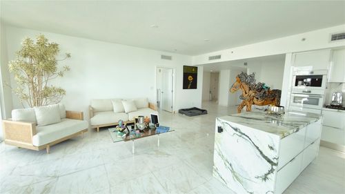 805-7910 Harbor Island Dr, North Bay Village, FL, 33141-3394 | Card Image