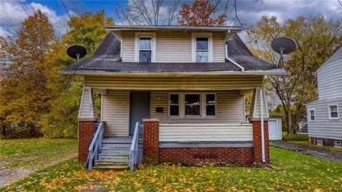 884 Lovers Ln, Akron, OH, 44306-1949 | Card Image