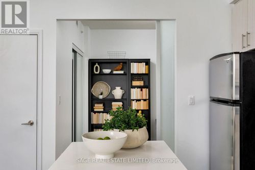 401-760 The Queensway, Toronto (Stonegate-Queensway), ON, M8Z0E1 | Card Image