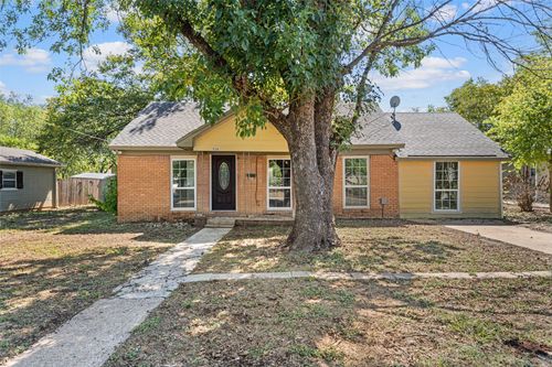 1126 W 7th St, McGregor, TX, 76657-2002 | Card Image