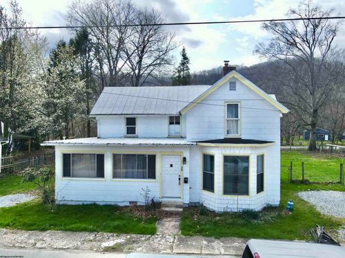 38 Kitson St, Weston, WV, 26452-1518 | Card Image
