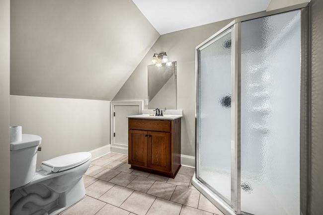 The full bath enhances convenience, making it easy for guests to freshen up without having to leave the space. | Image 63