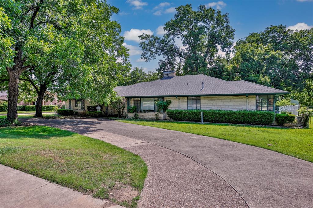 Lindsay St, Gainesville, TX 76240