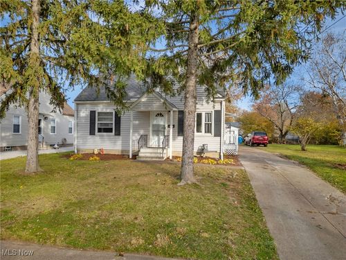 967 Warwick Dr, Sheffield Lake, OH, 44054-2035 | Card Image