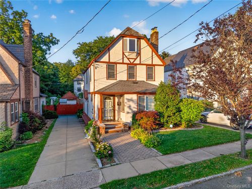 46-19 Iris Lane, North Hempstead, NY, 11020 | Card Image