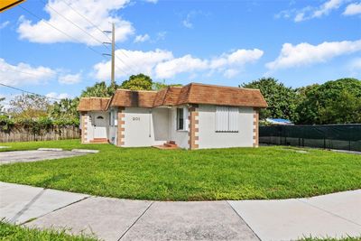 201 Columbus Pkwy, Home with 0 bedrooms, 0 bathrooms and 4 parking in Hollywood FL | Image 2