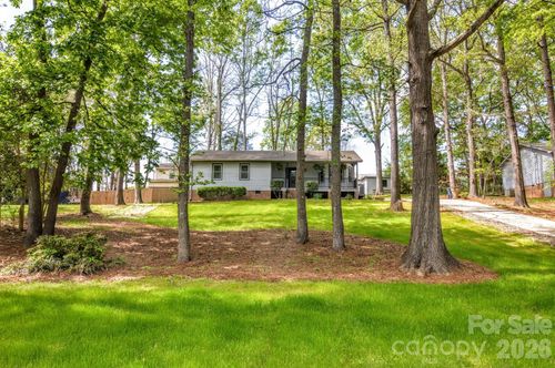 3916 Wonderland Dr, Matthews, NC, 28104-6965 | Card Image