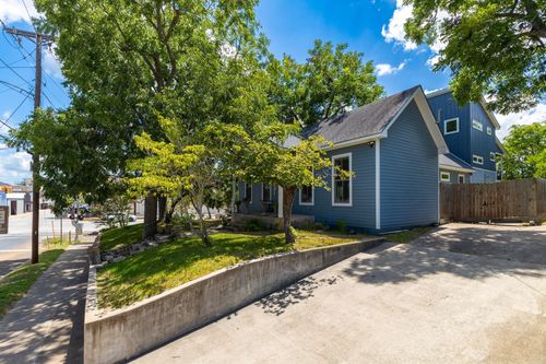 303 W Alamo St, Brenham, TX, 77833-3653 | Card Image