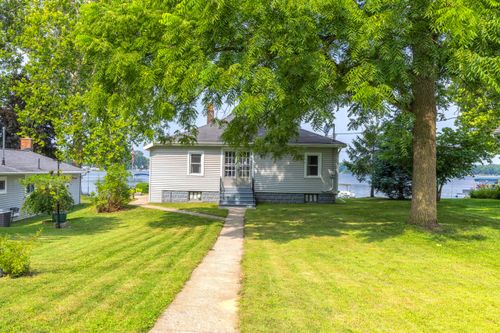 9048 Long Lake Dr E, Scotts, MI, 49088-9762 | Card Image