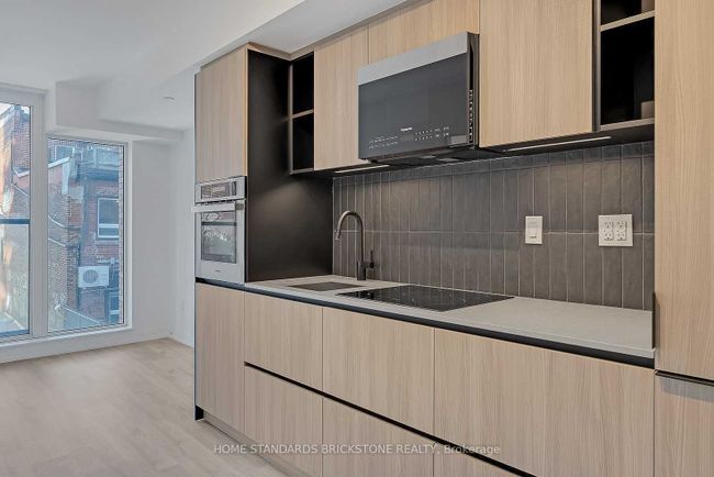 310 - 2 Augusta Ave, Condo with 1 bedrooms, 2 bathrooms and null parking in Toronto ON | Image 13
