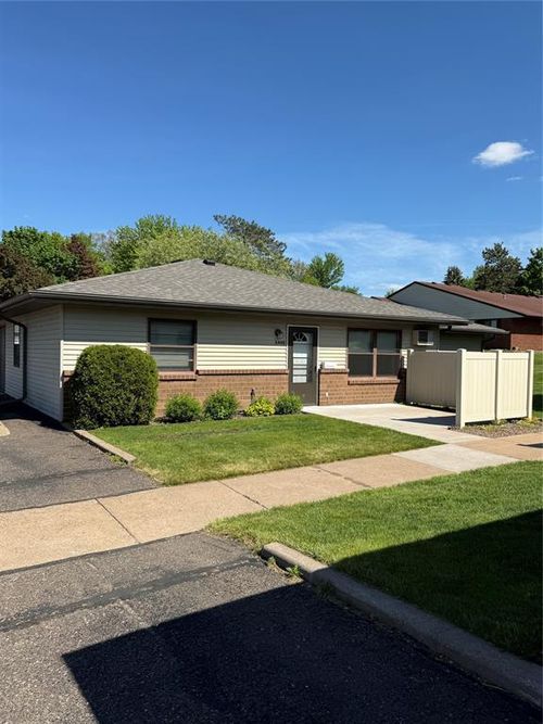 3458 Miller St, Eau Claire, WI, 54701-7687 | Card Image