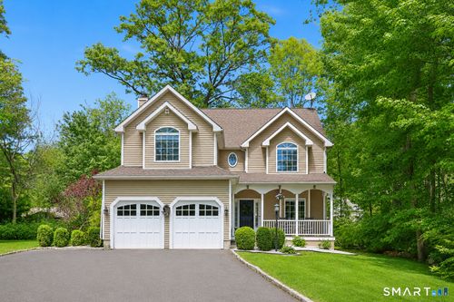 32 Juhasz Rd, Norwalk, CT, 06854-1643 | Card Image