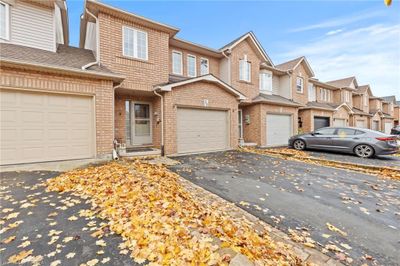 22 Fairhaven Dr, Townhouse with 3 bedrooms, 2 bathrooms and 5 parking in Stoney Creek ON | Image 3