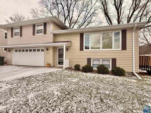 4900 Lorraine Ave, Sioux City, IA, 51106-4117 | Card Image