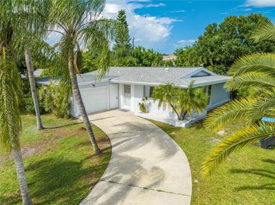 722 Bianca Drive Ne, House other with 3 bedrooms, 2 bathrooms and null parking in Palm Bay FL | Image 1