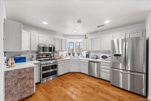 3 Magnolia Ln, Warwick, NY, 10990-3847 | Card Image