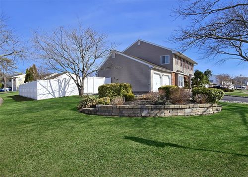 63 Acacia Dr, Holbrook, NY, 11741-3001 | Card Image