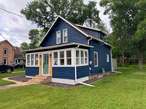 304 W Bowman St, Battle Lake, MN, 56515-4020 | Card Image