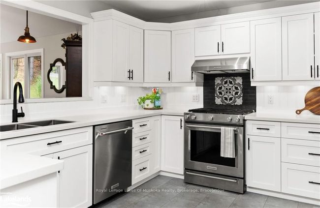 1105 Rosseau Lake Rd 1, House other with 3 bedrooms, 2 bathrooms and 8 parking in Windermere ON | Image 5