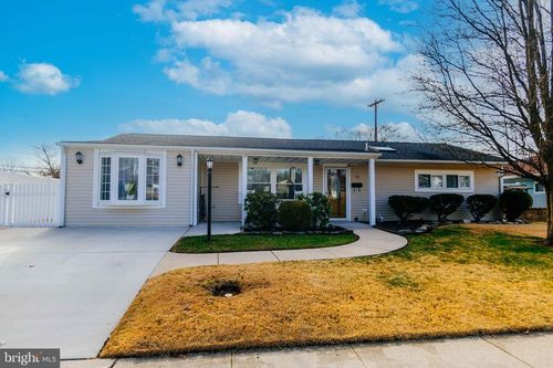 72 Thornridge Dr, LEVITTOWN, PA, 19054-2214 | Card Image