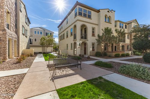 1734 E Hampton Ln, Gilbert, AZ, 85295-6061 | Card Image