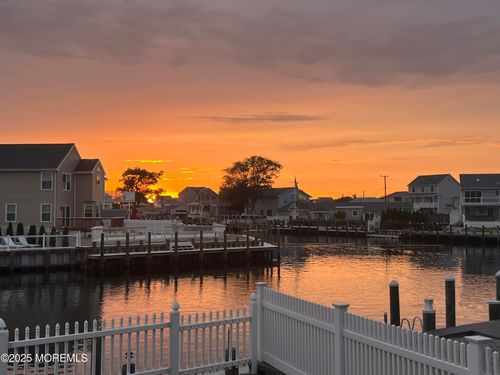 6 Travelers Way, Bayville, NJ, 08721-1510 | Card Image