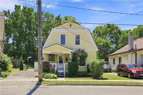 8 Strathcona Ave, Brantford, ON, N3S1T3 | Card Image