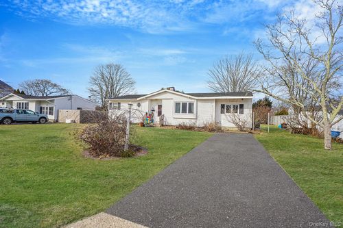 35 Betsy Dr, West Sayville, NY, 11796-1507 | Card Image