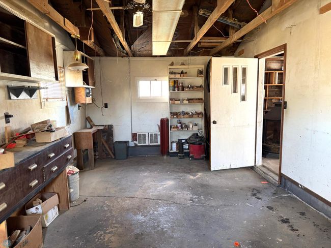 Entry to shop addition garage | Image 45
