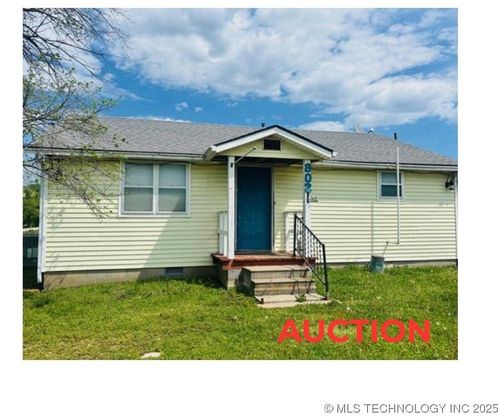 802 W 5th St, S Coffeyville, OK, 74072 | Card Image