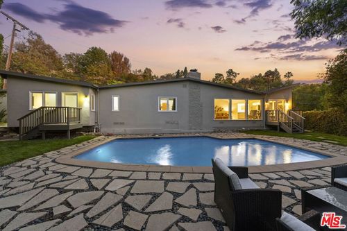 2601 Nichols Canyon Rd, Los Angeles, CA, 90046-2161 | Card Image