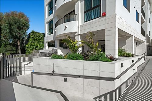 unit-202-4214 Fulton Ave, Studio City, CA, 91604-1996 | Card Image