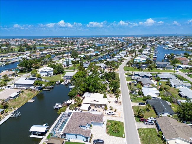 621 Gran Kaymen Way, House other with 3 bedrooms, 2 bathrooms and null parking in APOLLO BEACH FL | Image 22