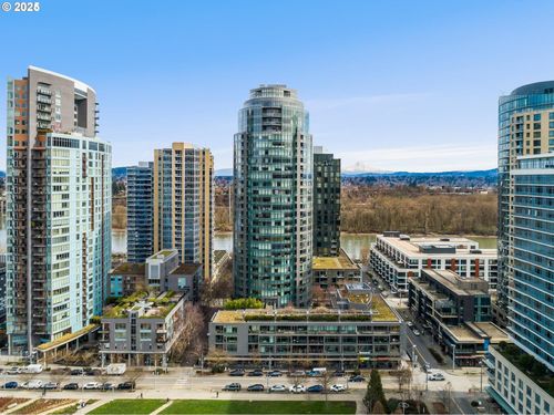 812-3601 S River Pkwy, Portland, OR, 97239-4553 | Card Image