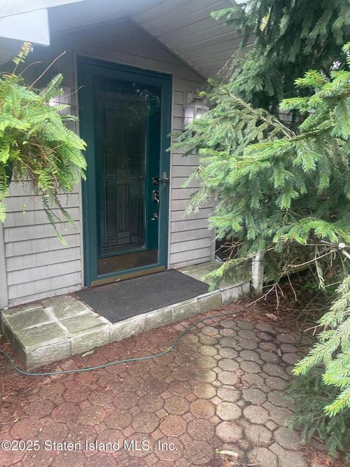 16 Stevenson Pl, Staten Island, NY, 10309-3422 | Card Image