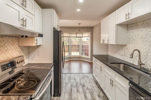 31117 Country Blf, Farmington Hills, MI, 48331-1009 | Card Image
