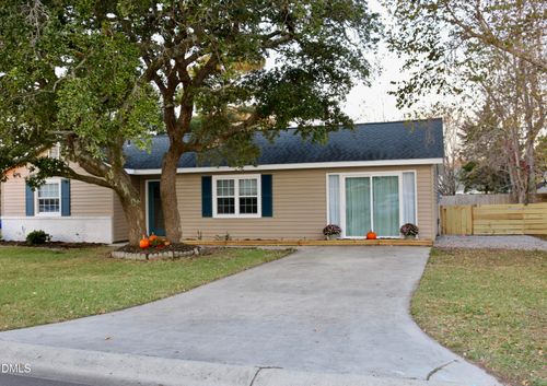 124 Jefferson St, Beaufort, NC, 28516-9702 | Card Image