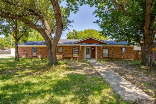 450 Nathan St, Burleson, TX, 76028-5917 | Card Image