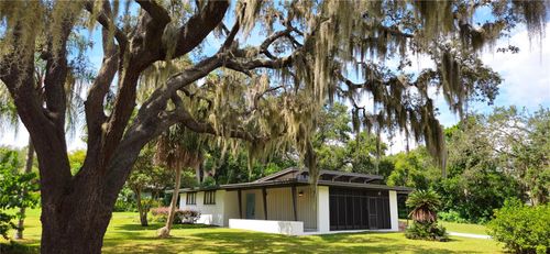 126 E Cypress Ave, HOWEY IN THE HILLS, FL, 34737-3325 | Card Image