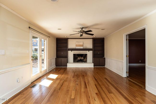 011-1920x1080-family-room-with-fireplace | Image 13