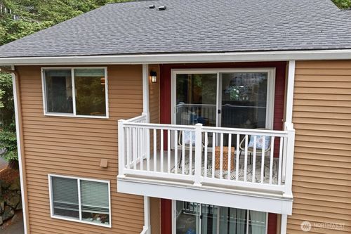 b204-8642 164th Ave Ne, Redmond, WA, 98052-3653 | Card Image