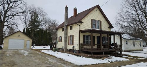 202 Alexander St, Fayette, IA, 52142-7635 | Card Image