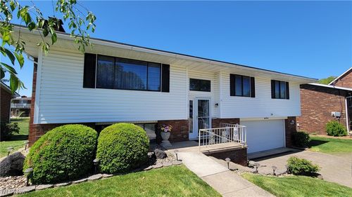 813 Brentwood Dr, Belpre, OH, 45714-1131 | Card Image