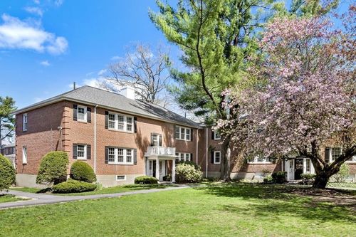 apt-2-23 Hammond Pond Pkwy, Chestnut Hill, MA, 02467-2235 | Card Image
