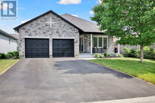 32 Johanna St, Almonte, ON, K0A1A0 | Card Image