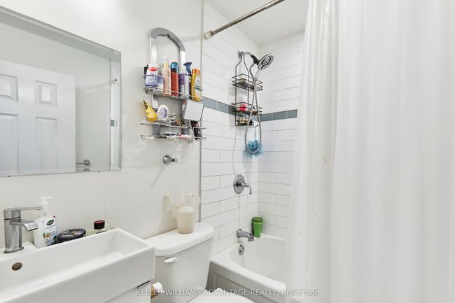 233 Kingston Rd, Home with 3 bedrooms, 3 bathrooms and 2 parking in Toronto ON | Image 32